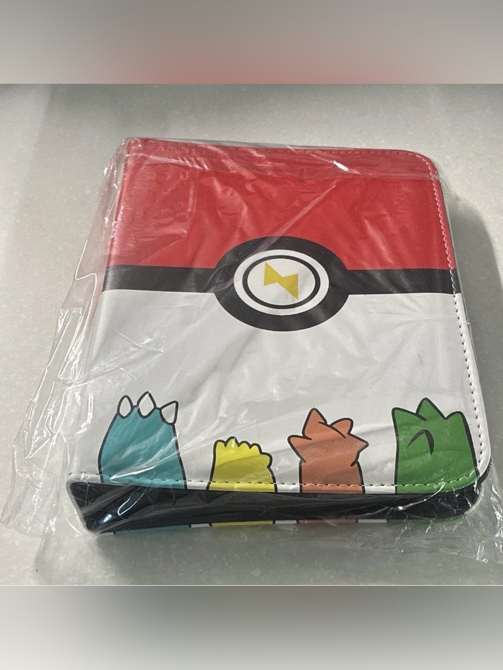 Pokemon Card Binder 400 Cards - Pokeball Friends Heads Zipper NEW